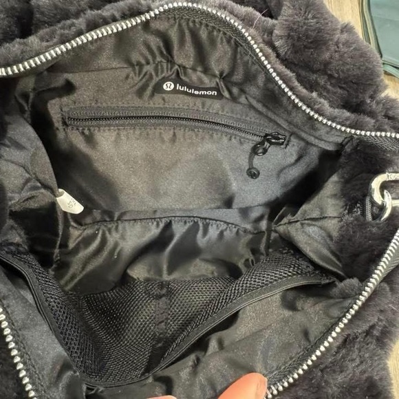 Lululemon Quilted grid tote Bag Mini 5L in plush fleece - Picture 6 of 6